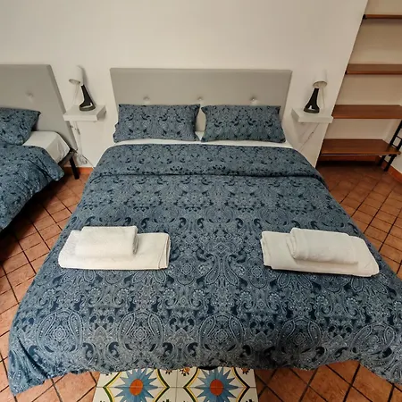 Spaccanapoli House *